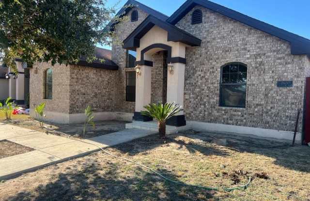 2621 Crown Way photos photos