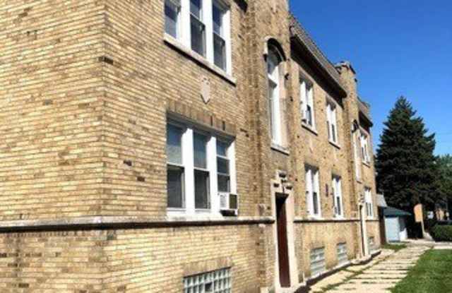2502 N Leclaire Avenue Gallery 1