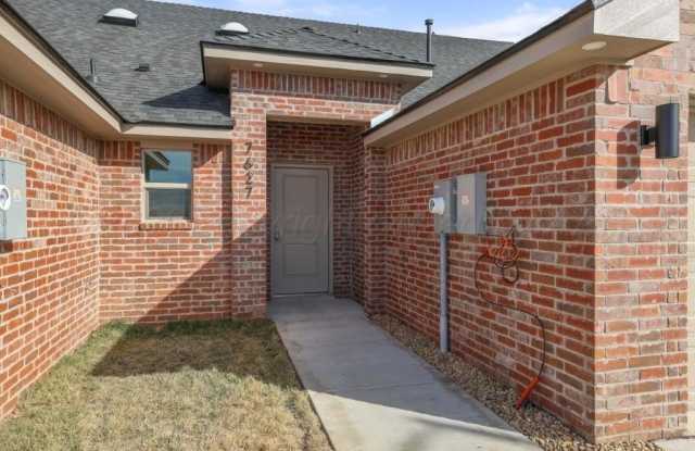 7627 WOODFORD Avenue Gallery 1