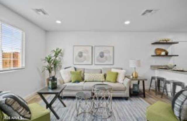1823 W Hadley Street Gallery 1