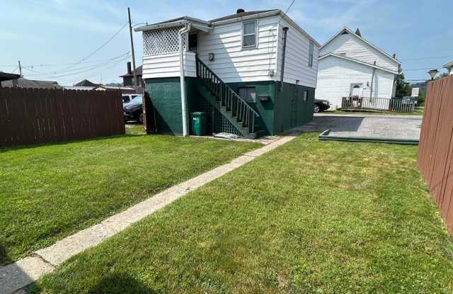 1629 1/2 Williams Avenue Gallery 1