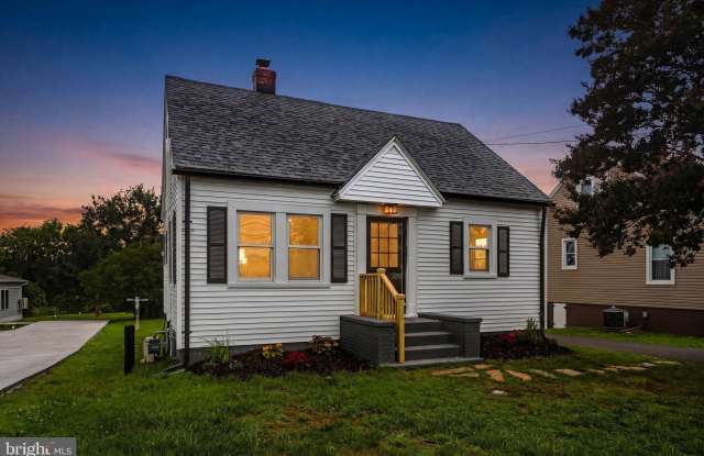 1818 ORANGE Road Gallery 3