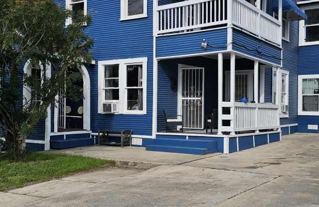 1015 W Mistletoe Ave Gallery 3