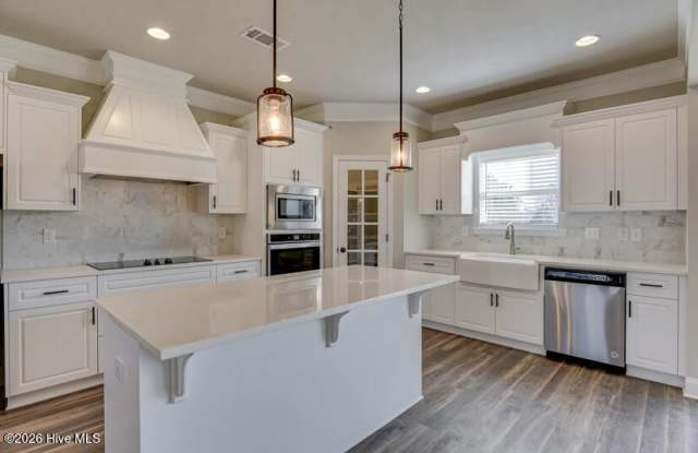 1649 Pine Ridge Drive N Gallery 4
