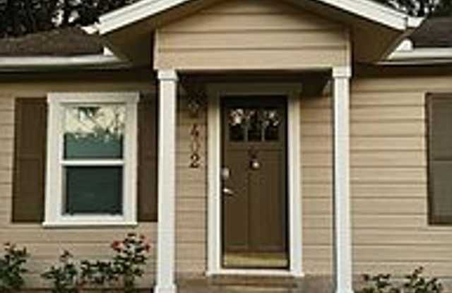 AUG 2027 MOVE IN! ADORABLE 2/2 HOUSE IN BRYAN! Gallery 3