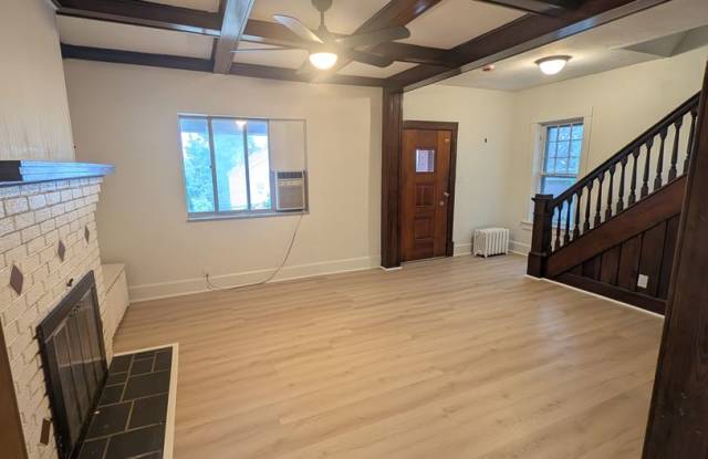 Newly Renovated 3bd/1Bath Home -- Available NOW! Gallery 1