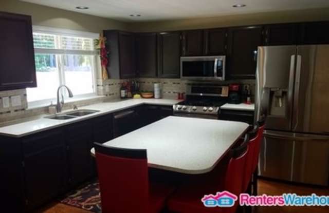 7206 Bonnieville Plaza South East Gallery 4
