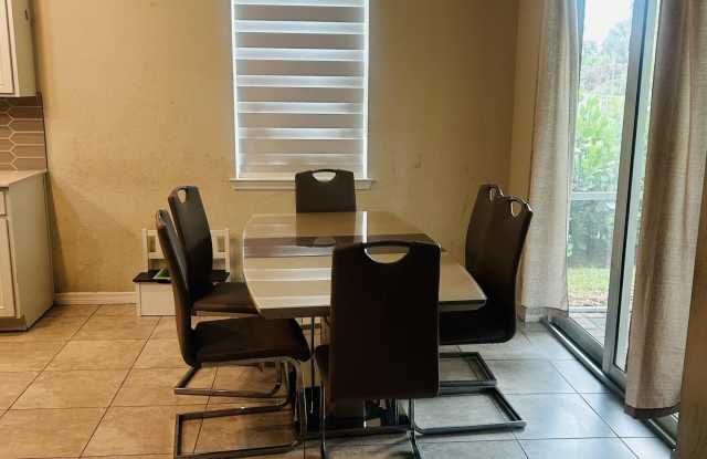 12318 SW Myrtle Oak Drive Gallery 2
