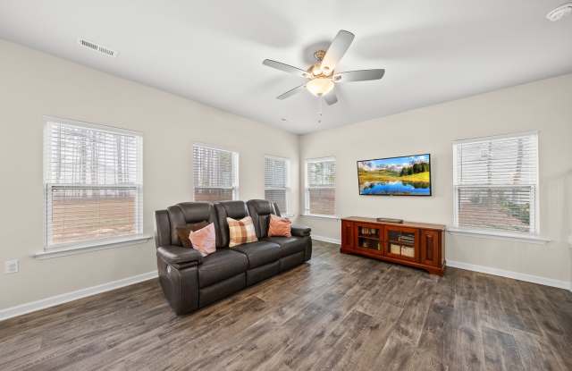 BEAUTIFUL HOME IN LILLINGTON AWAITS YOU! Gallery 4