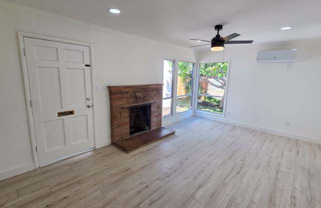 Beautifully Remodeled Detached 2 Bed 1 Bath Home with yard and pet friendly! Gallery 3