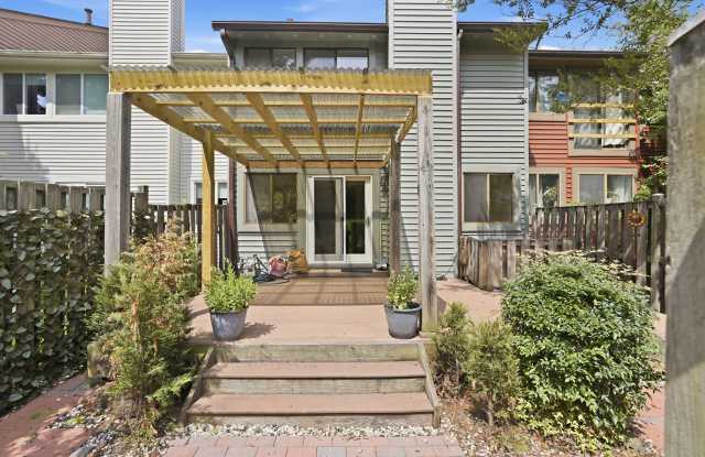 20469 Waters Point Ln Gallery 1