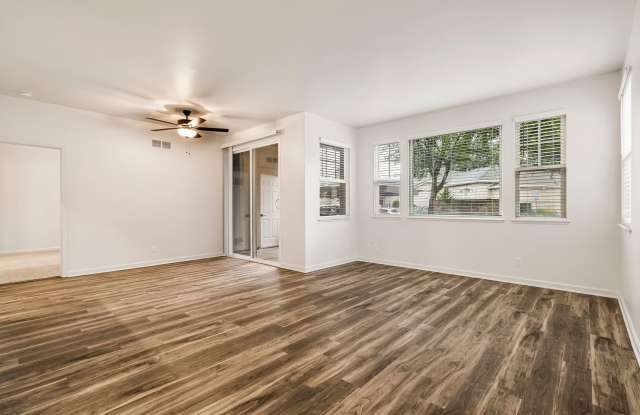 Sterling Oaks Luxury Apartments Gallery 4