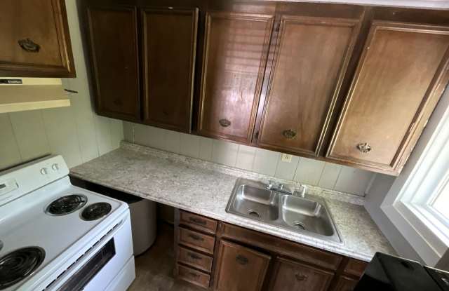 Cozy 1/1 Cottage at Hill Loop in Bonifay with Water/Sewer, Garbage, and Lawn Maintenance Included! Gallery 4
