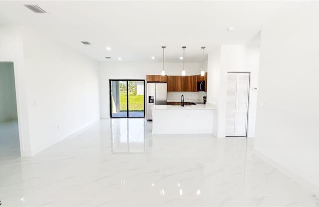 1843 Richmond Avenue N Gallery 3