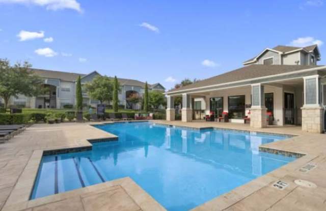 12932 E Loop 1604 N Gallery 3