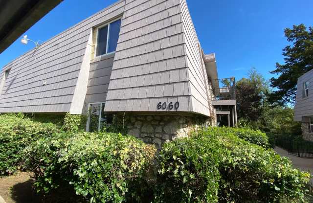 1 Bedroom 1 Bath Condo - Wilshire And NW Expressway photos photos