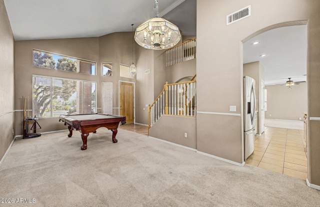 Beautiful 5 Bedroom home in Gilbert Gallery 3