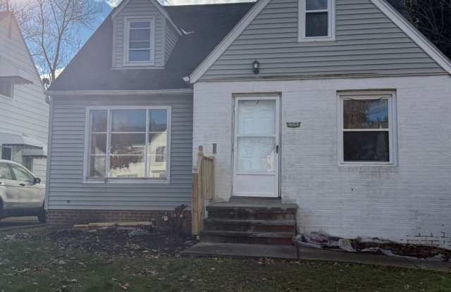 3bd Single S. Euclid Cash Pay/Section 8 - 4066 Hinsdale Road, South Euclid, OH 44121