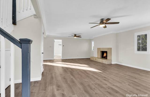 4 Bedrooms, 3 Bathroom, Two Story Home With Pool Gallery 4