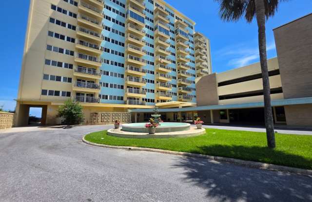 1BR/1BA waterfront condo with golf course view - 825 Bayshore Drive, Warrington, FL 32507