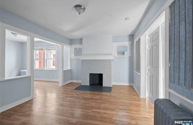 17 Cottage Place Gallery 3