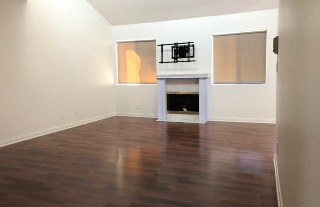 10520 Sunland Blvd #7 - 10520 Sunland Boulevard, Los Angeles, CA 91040