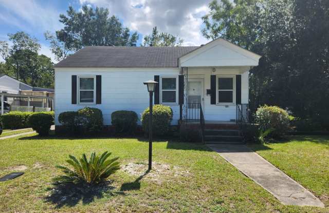 Charming 2 Bedroom 1 Bathroom home near Thunderbolt and Midtown! photos photos