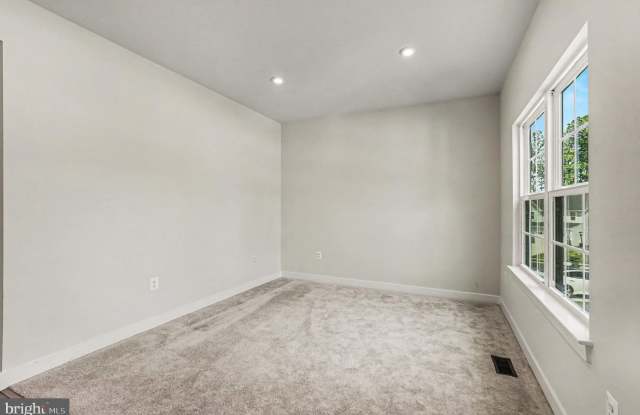352 GREENSTEAD Drive Gallery 4