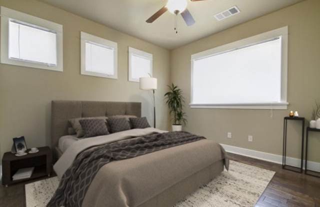 UT PRE-LEASE: Wood Floors, North Campus, Large Living Space, 2011 Construction, Custom High End Kitchen, Gorgeous Bathrooms Gallery 4
