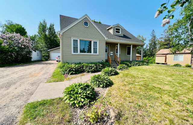 AVAILABLE JUNE! - 7 Bed 3 Bath Home! - 44 West Chisholm Street, Duluth, MN 55803