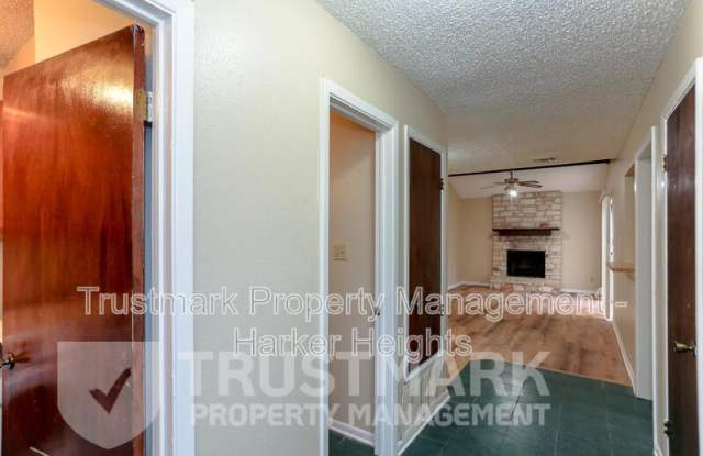 1120 Royal Crest Dr Gallery 3