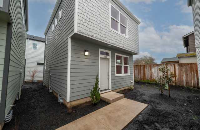 Move In Special- Up to 3 Month's Free !!!Newberg's Newest Community is Available Now !!! Newberg Cottage Homes- 2 Bedroom 2.5 Bath Homes ! - 2804 Crater Lane, Newberg, OR 97132