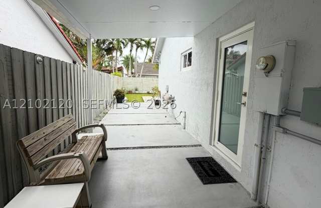 15821 SW 141st Ct Gallery 4