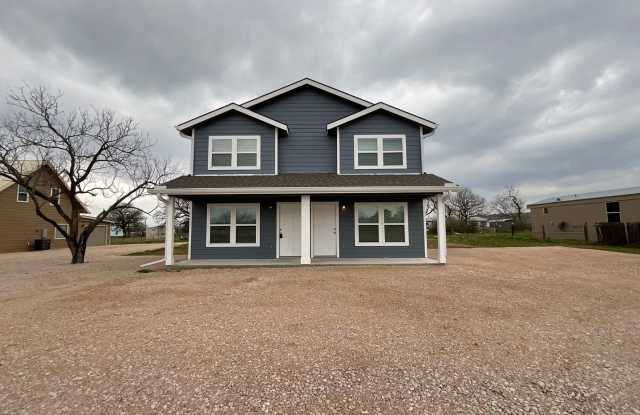 **COMING SOON** Beautiful 2 Bedroom/ 1.5 Bath Duplex in Kingsland, TX. Gallery 3