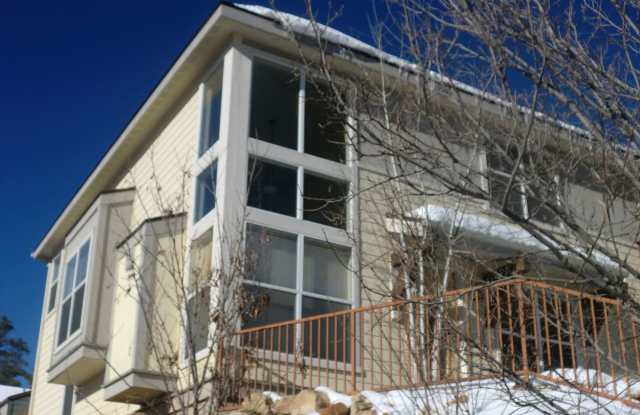COMING IN AUGUST! Nice 4-bed Townhouse in RIO Homes Neighborhood photos photos