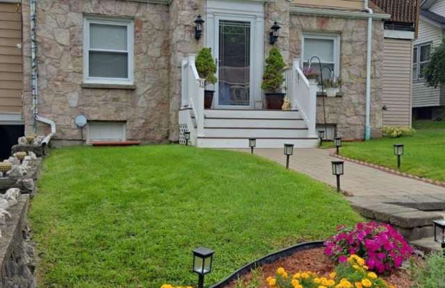 11 Saint Joseph Place Gallery 1