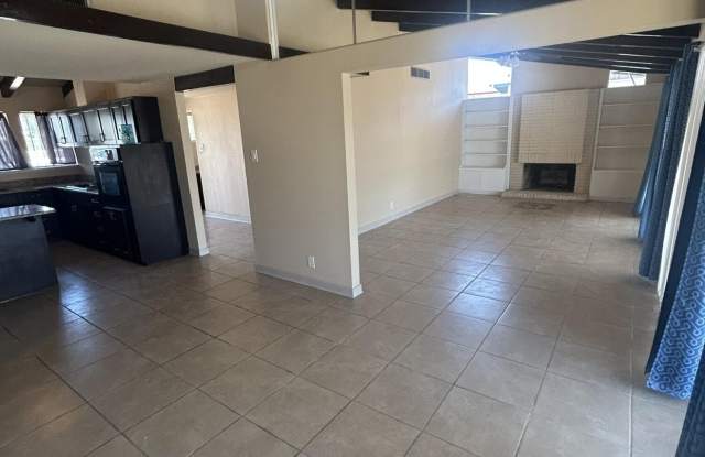 212 CRESTMONT Drive Gallery 4
