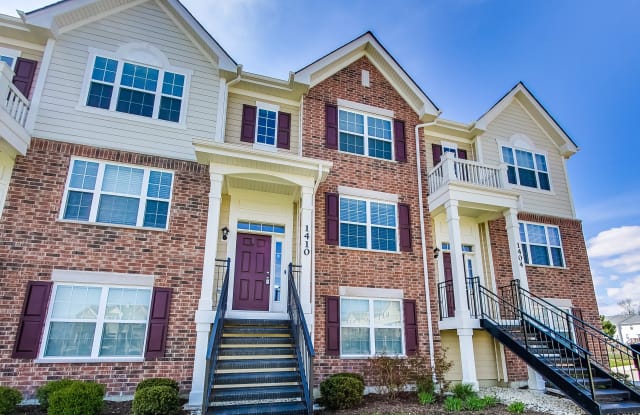 1410 Lakeridge Ct - 1410 Lakeridge Court, Mundelein, IL 60060