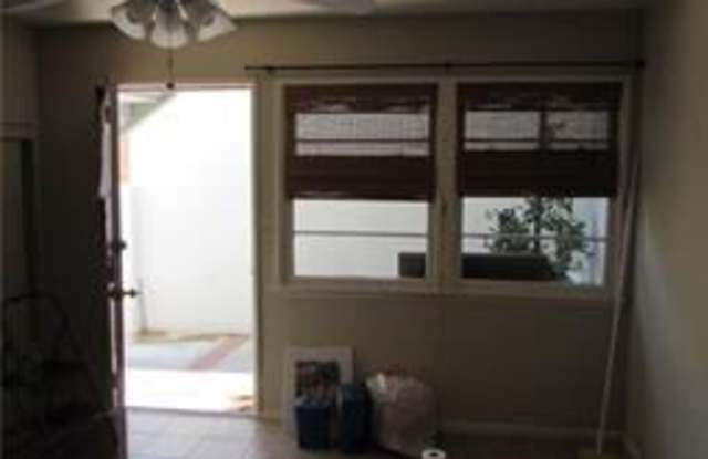 294 La Brea Street Gallery 4