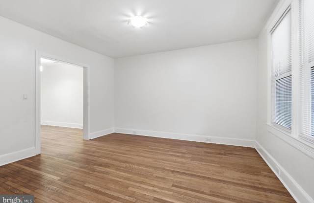 2212 N CAPITOL Street NW Gallery 3
