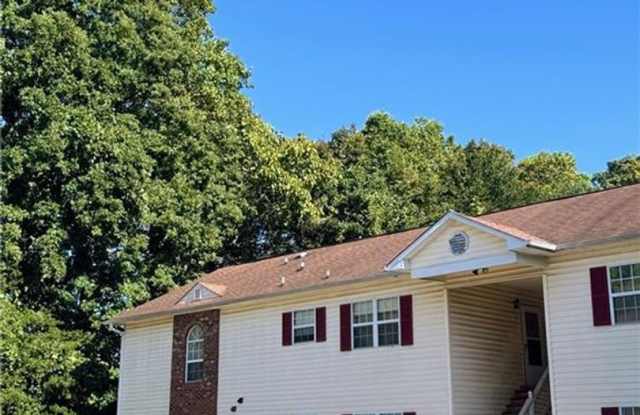 Three bedroom, 2 bath condo in High Point photos photos