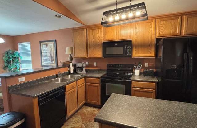 Single level, fully furnished 3bd home Gallery 4