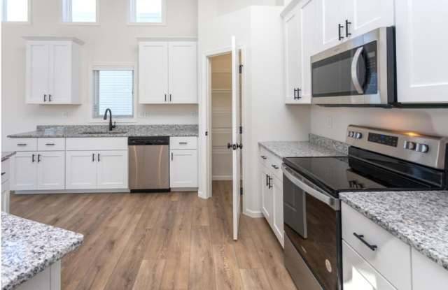 4-bedroom, 3-bathroom South Fargo Single-Family Home w/ 2 Stall Garage Gallery 3