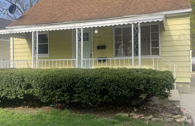 2528 Forest Avenue photos photos