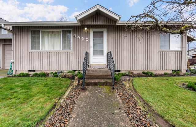 Large 2 bedroom 2 bathroom duplex with garage! $500 OFF YOUR FIRST MONTH’S RENT! photos photos