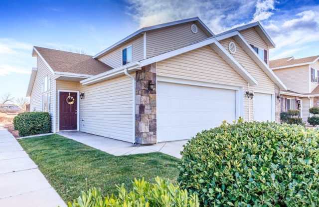 3 bedroom, 2 bath townhome, end unit, great location! - 969 West 200 South, Hurricane, UT 84737