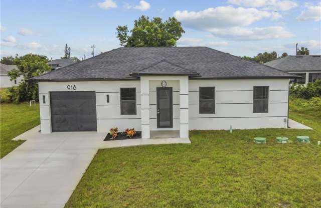 916 Sara Avenue N photos photos