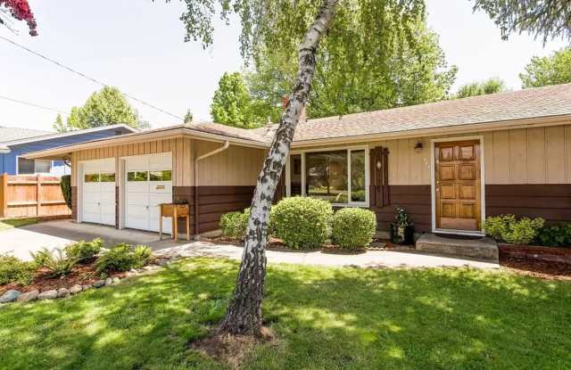 East Medford Ranch Home on large lot!  | Available Mid-July photos photos