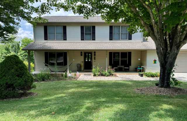 6 bed/3 1/2 bath. Pet Friendly photos photos