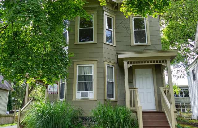 544 Columbus - Available 8/1/27 - Second Floor 1 Bedroom Flat Gallery 3